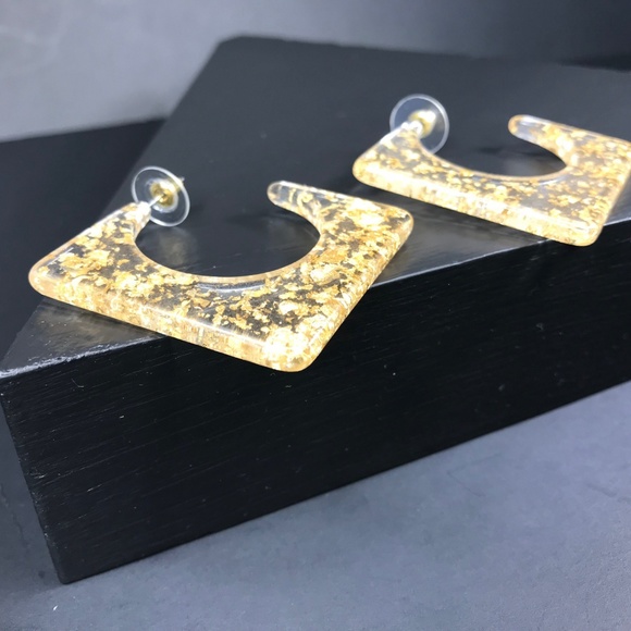🆑 “C" Square Resin Studs Gold Flake - Picture 4 of 4